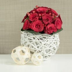 RED ROSES TABLE CENTERPIECE